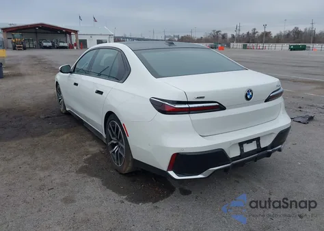 2025 BMW 740I xDrive z USA, uszkodzony, nr VIN WBA33EH00SCV71427